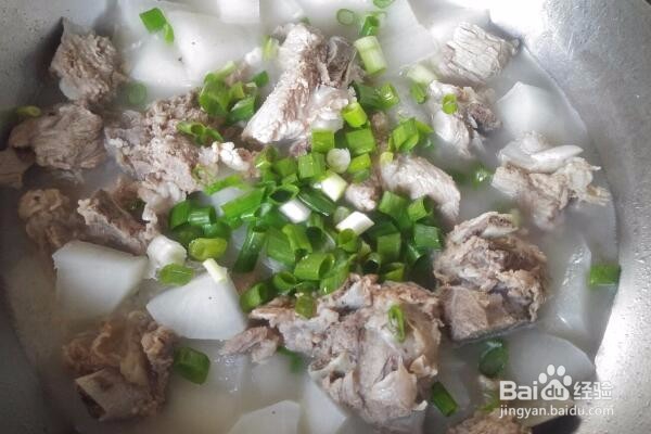 白萝卜排骨汤的简单做法