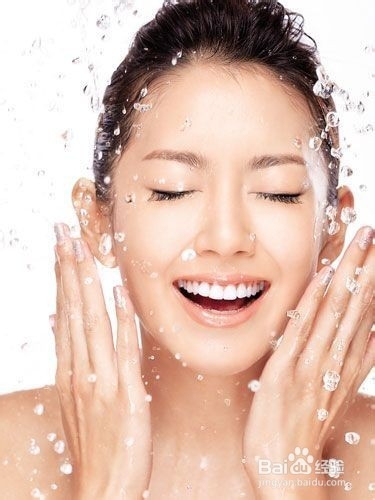 <b>如何正确的清洁皮肤之冷热水交替洗脸</b>
