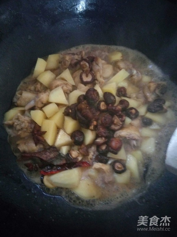 小鸡炖蘑菇的做法