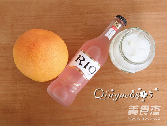 红柚椰香鸡尾酒