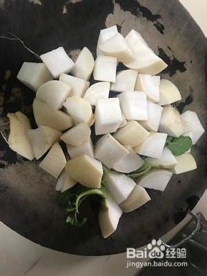 食补佳品萝卜猪骨汤的做法