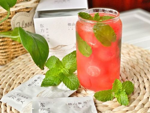 西瓜冰球冷萃茶