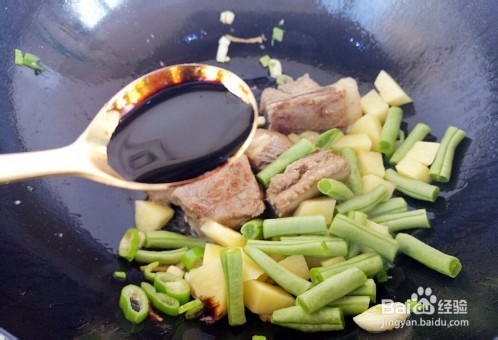 排骨焖饭怎么做入味？怎么做更好吃？