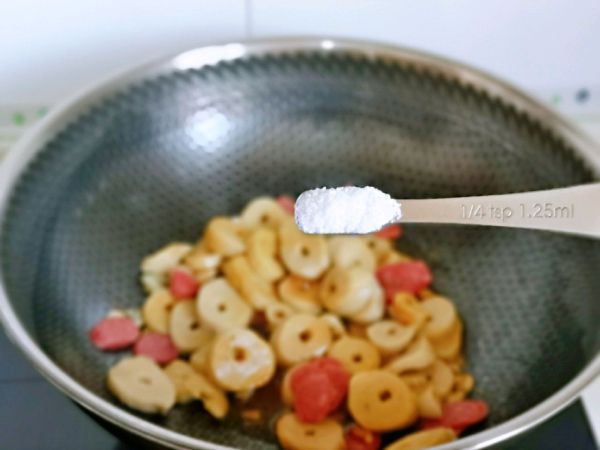 芦笋香肠炒素鸡