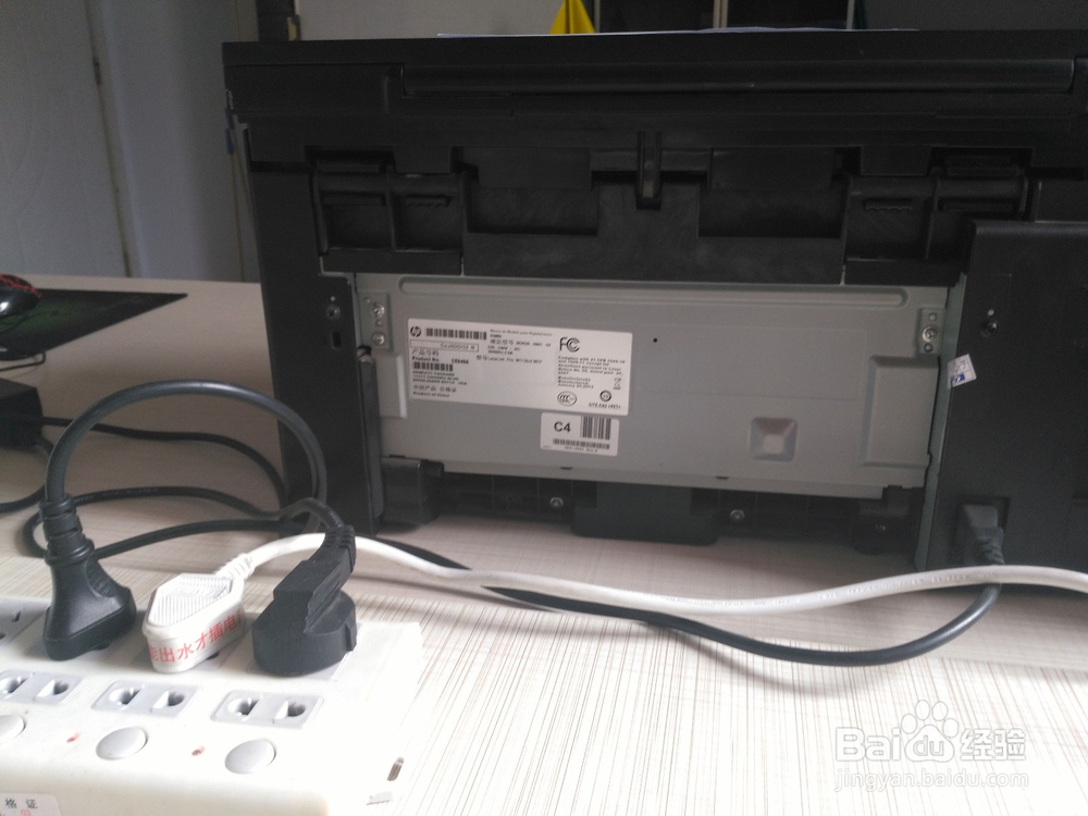 工作中惠普M1136 MFP打印机是怎么扫描图片的