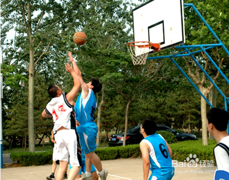 打篮球怎样当好组织后卫？