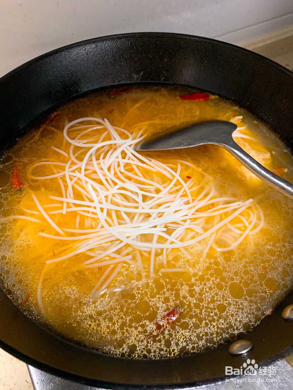 心心念念的酸辣牛肉汤米线