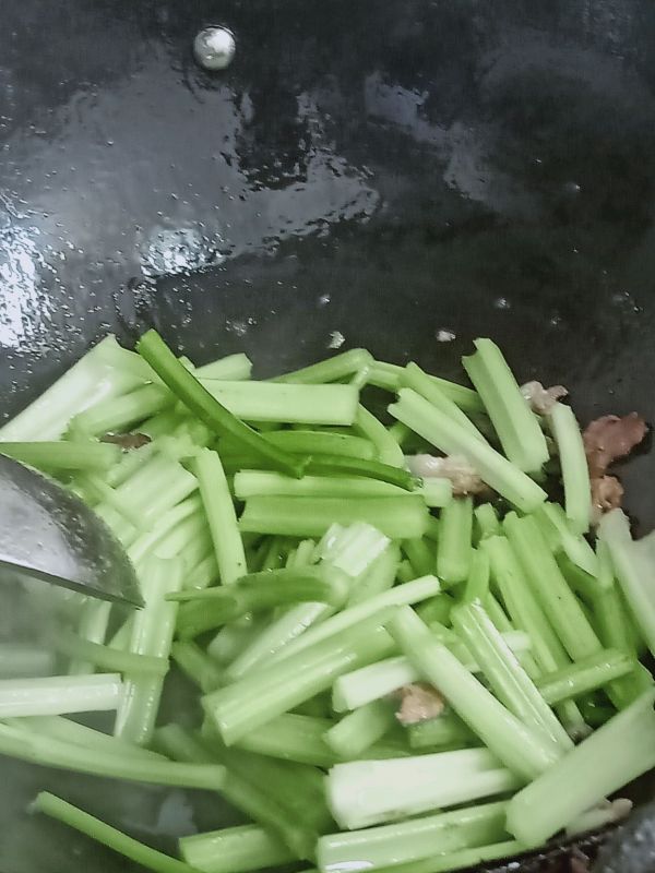 低脂牛肉炒芹菜