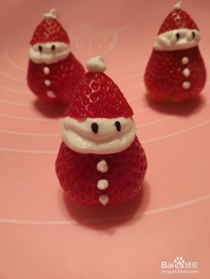 <b>如何制作草莓圣诞老人</b>