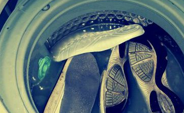 白色鞋子怎么样可以洗干净？