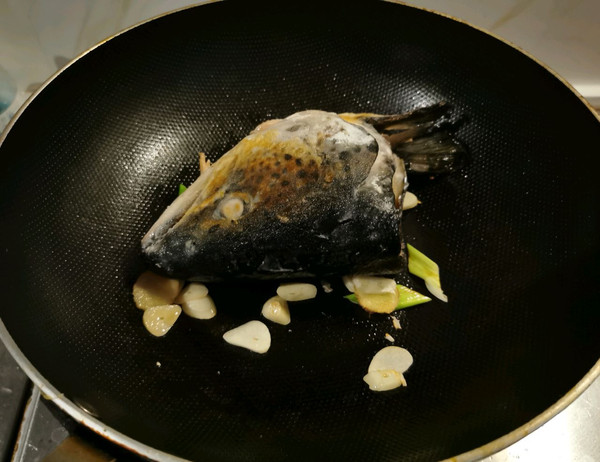 三文鱼头豆腐煲