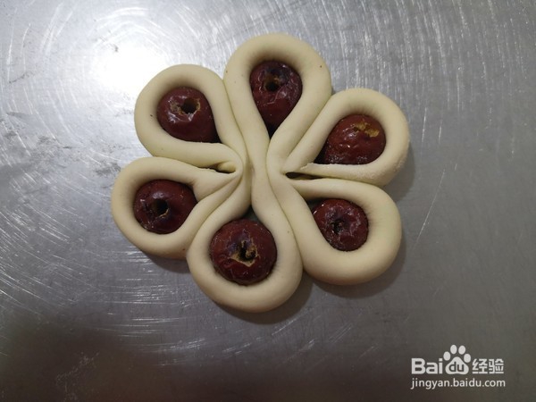 如何做出松软美味的红枣花馒头