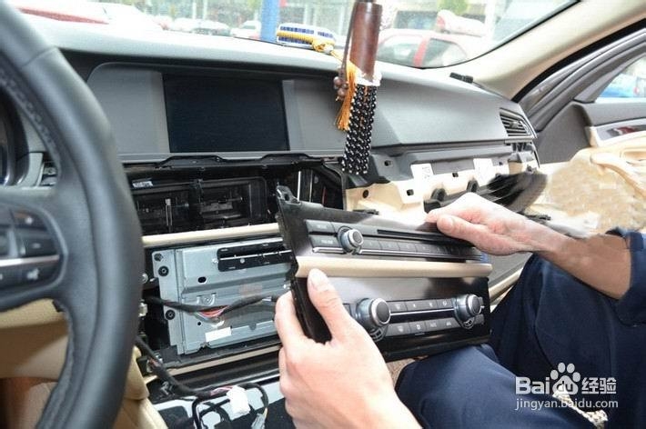 升级宝马5系导航功能具体做法