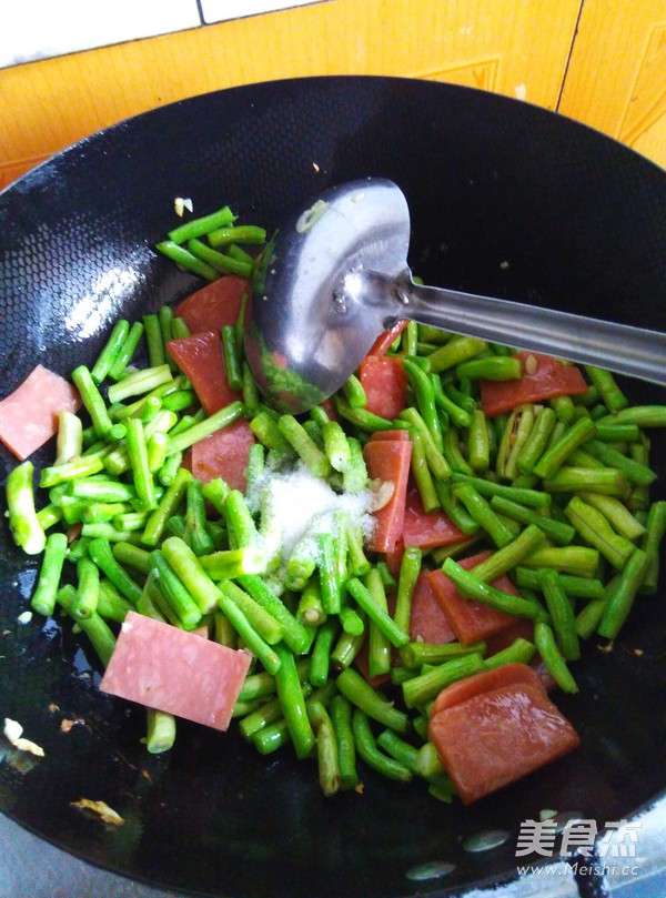 豆角炒火腿的做法