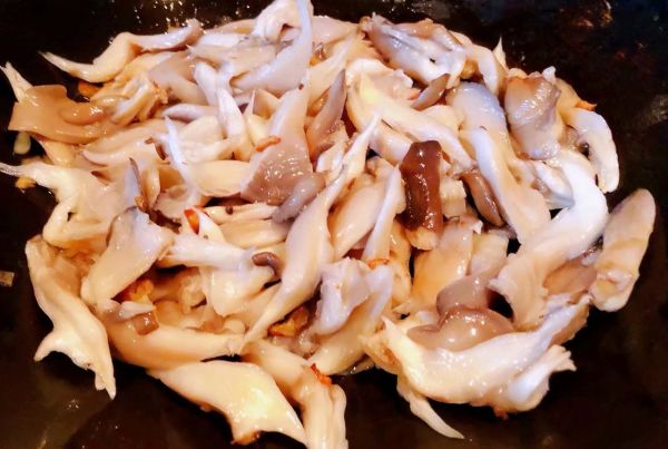 黄瓜胡萝卜炒平菇