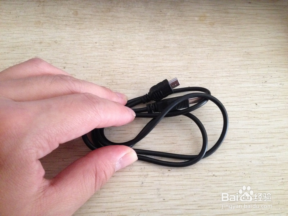 如何用数据线和数据线绑绳做简易手机支架