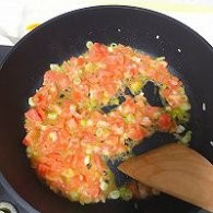 制作番茄疙瘩汤