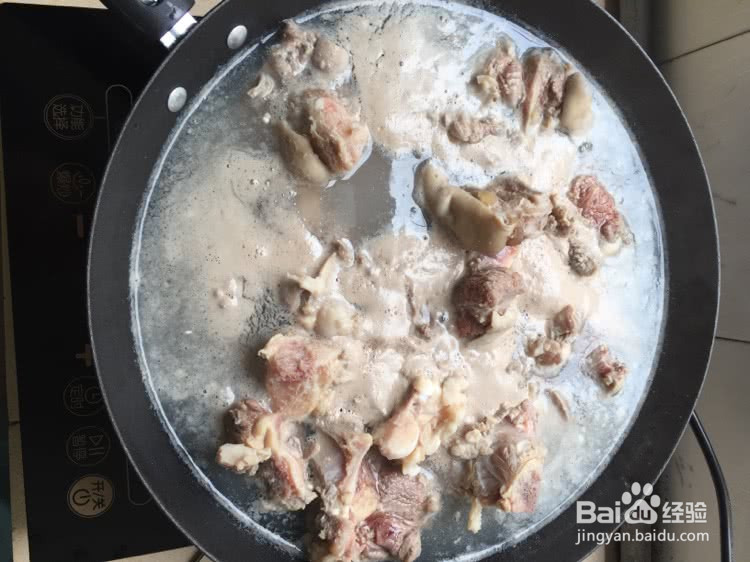 羊蝎子炖萝卜的做法