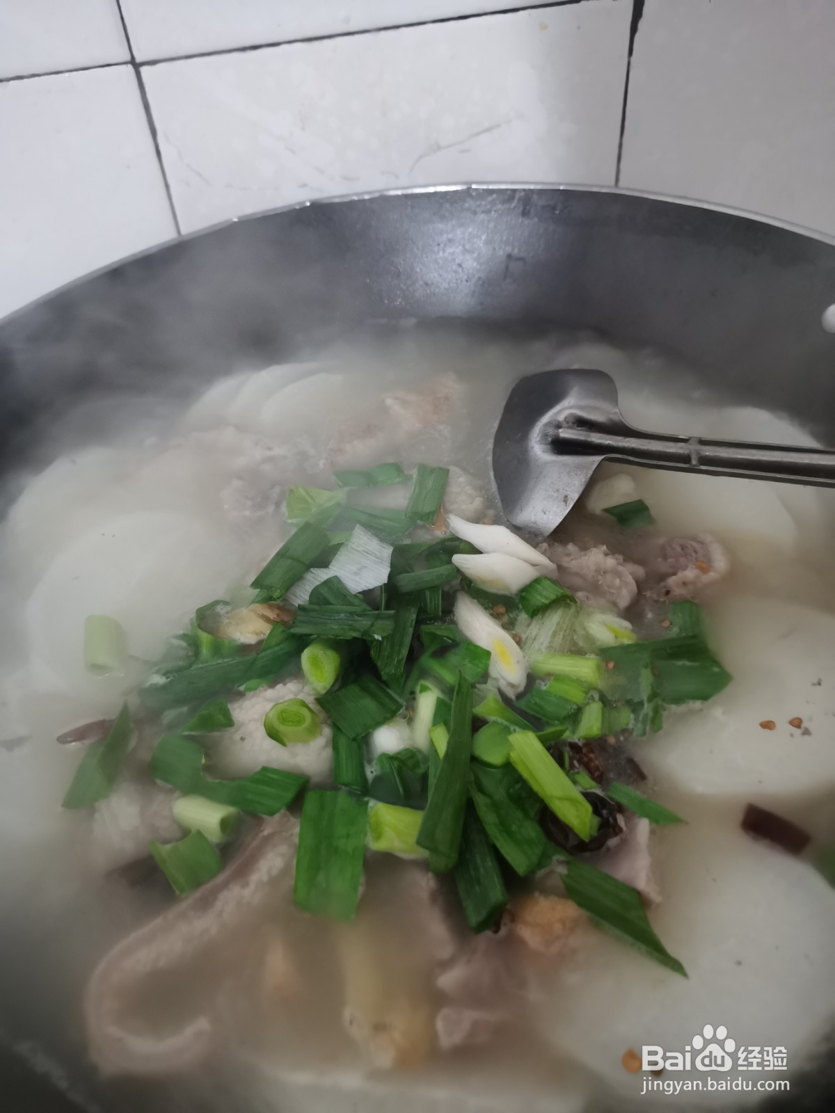 白萝卜如何炖猪小肚？