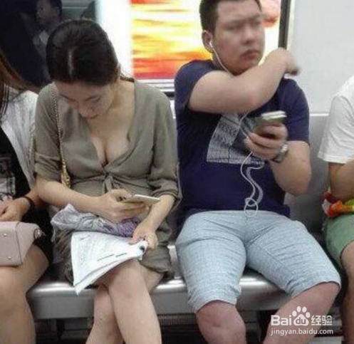 每日一笑，站在中间肯定被吓坏