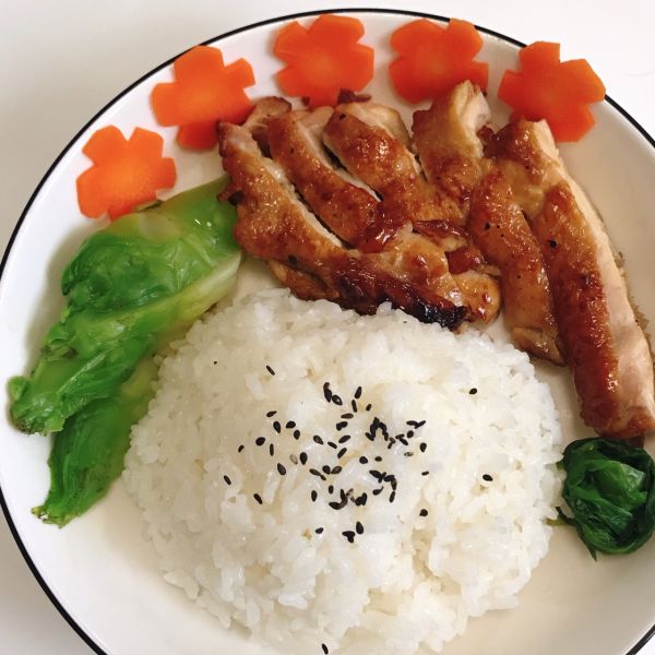 色香味俱全的照烧鸡腿饭
