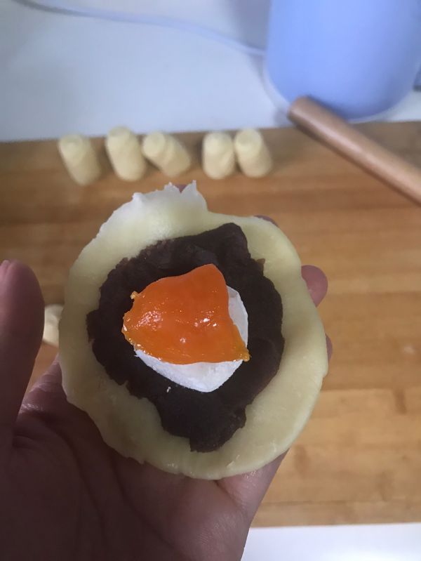 豆沙麻薯蛋黄酥