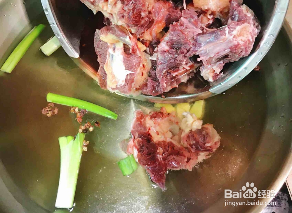 怎么做牛尾骨炖萝卜