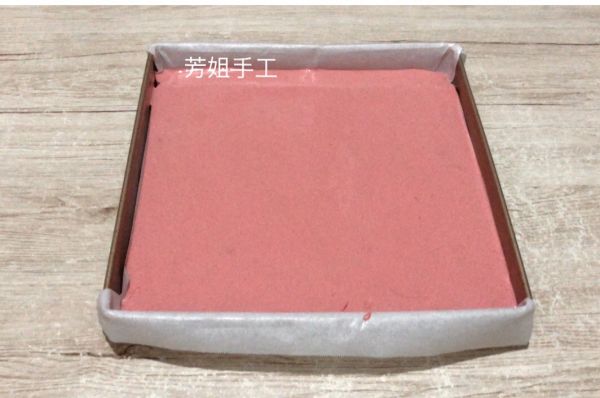 红丝绒草莓年轮蛋糕卷