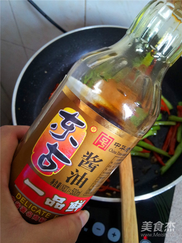 红椒炒豆角的做法