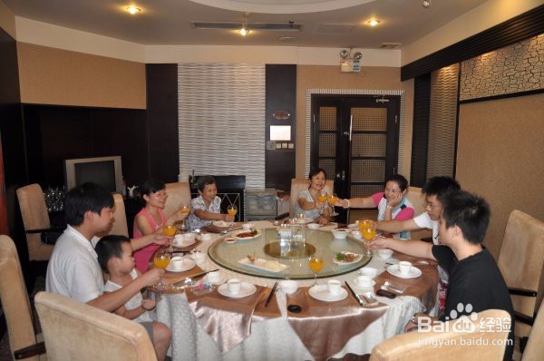 如何培养孩子们的餐桌礼仪?