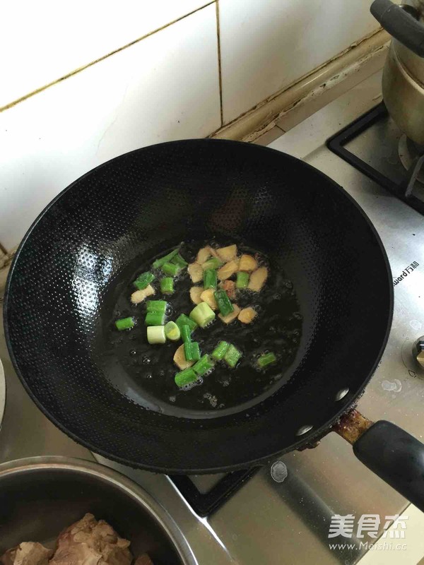 家常排骨的做法