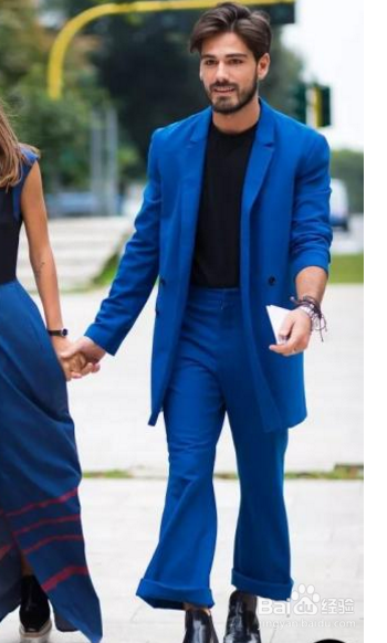 男蓝色外套怎么搭