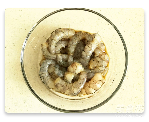 三色炒虾仁的做法