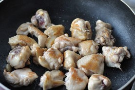 如何做无油香菇栗子鸡？