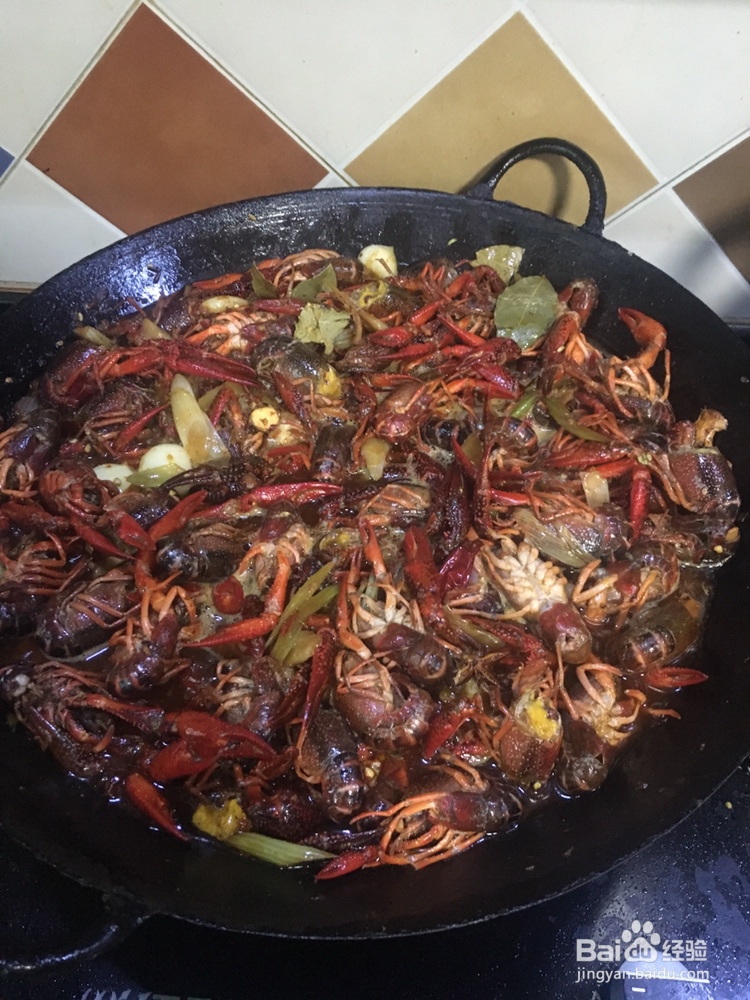 宵夜油焖小龙虾加啤酒