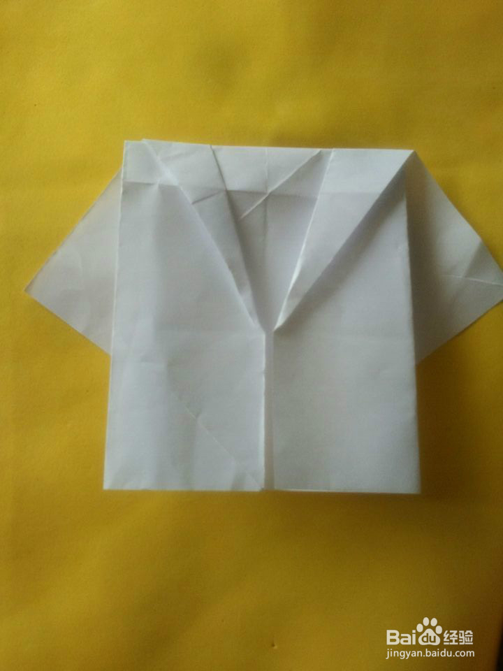 怎样折短袖衬衫