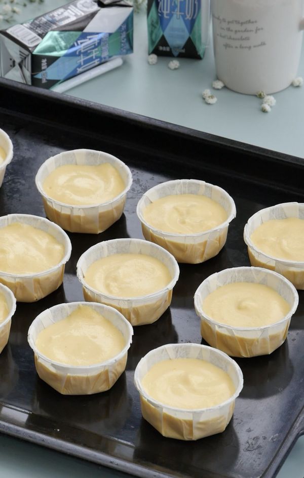 杨梅冰激凌纸杯蛋糕