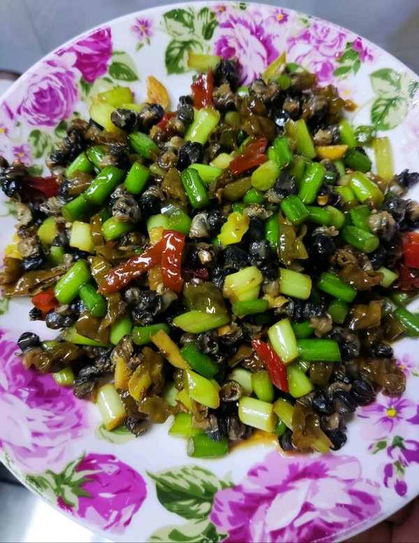 下饭家常菜：酸辣椒蒜苗炒田螺