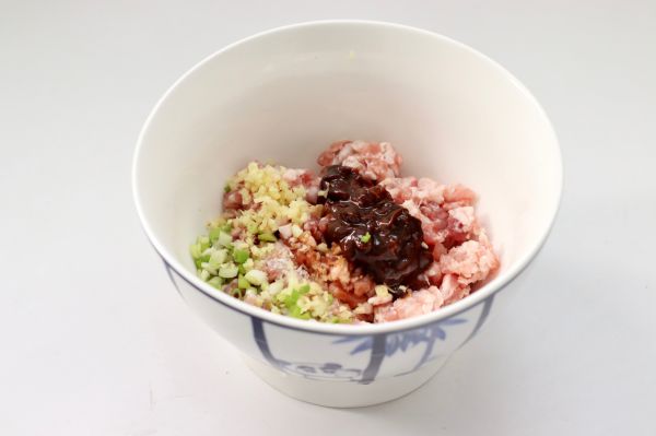 萝卜樱海米蒸饺