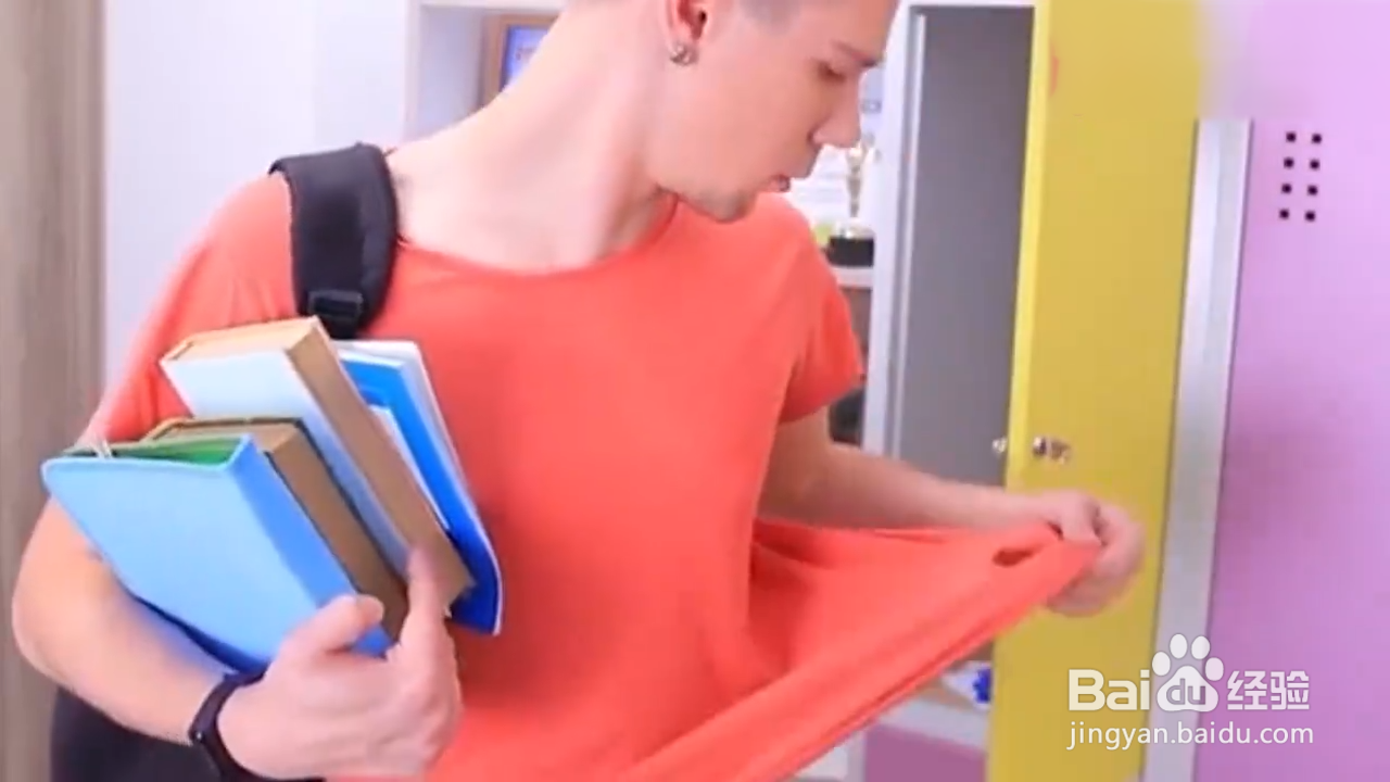 如何用订书机补好衣服