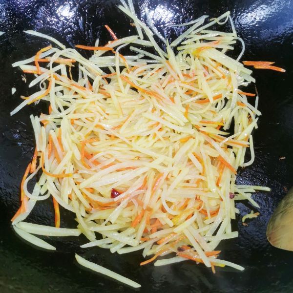 家常爆炒土豆丝