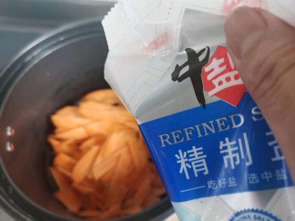 夏日快手清新凉拌胡萝卜