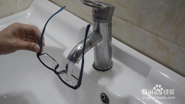 眼镜怎样清洗才能干净如新