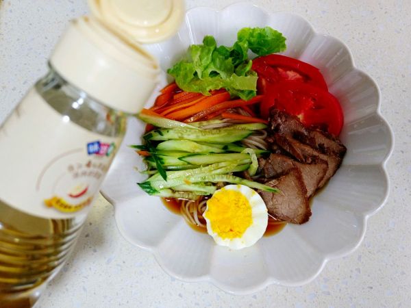 酸辣捞汁牛肉荞麦面