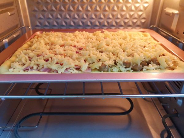 牛排培根肉双拼披萨