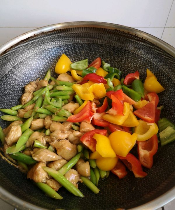 蚝油芦笋辣子鸡丁