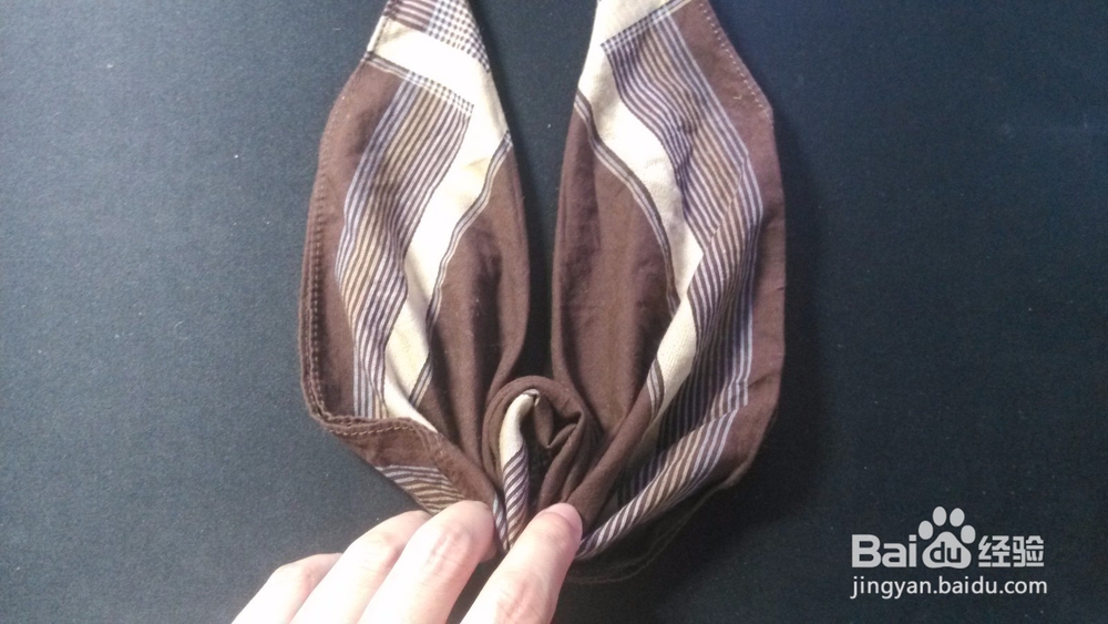 春意和雄鸡的餐巾做法