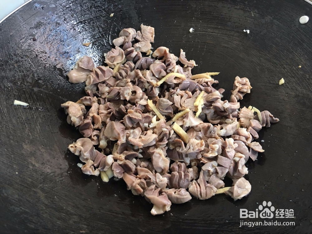 尖椒辣椒炒鸡胗的做法