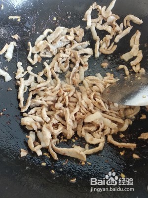 芹菜炒肉的做法