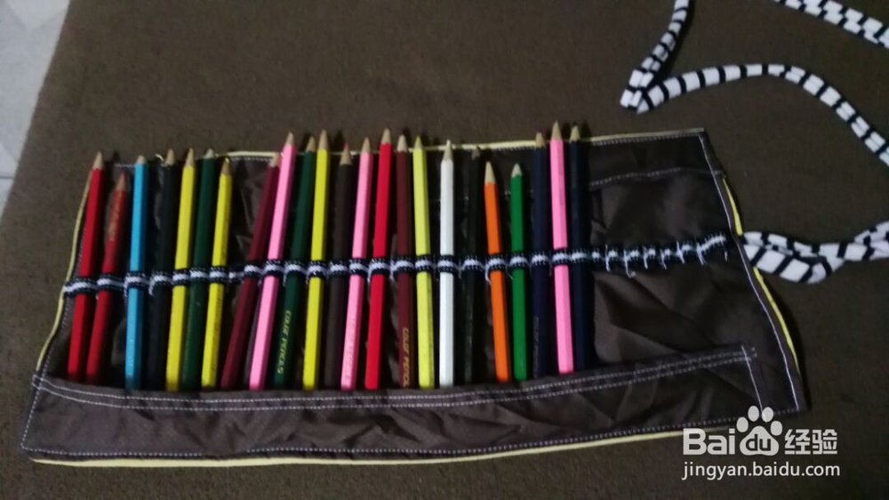 心灵手巧的妈妈做笔帘